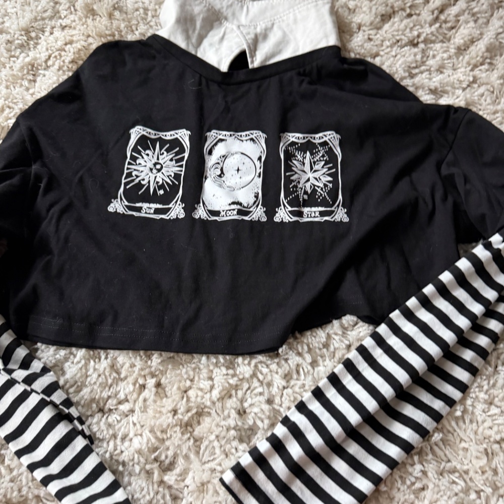 Stylish ROMWE Black and White moon Sun, stars astronomical horoscope Tarot Crop - Picture 3 of 7